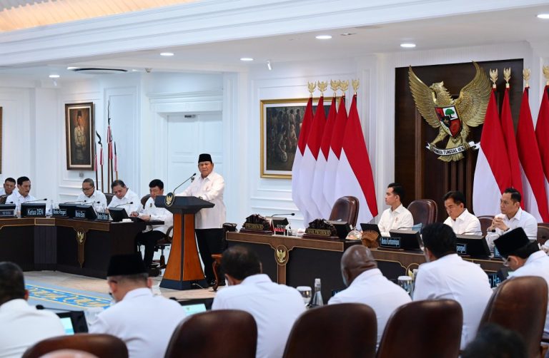 presiden-prabowo-pimpin-sidang-kabinet-paripurna-bahas-evaluasi-semester-pertama-pemerintahan-05052025-194935